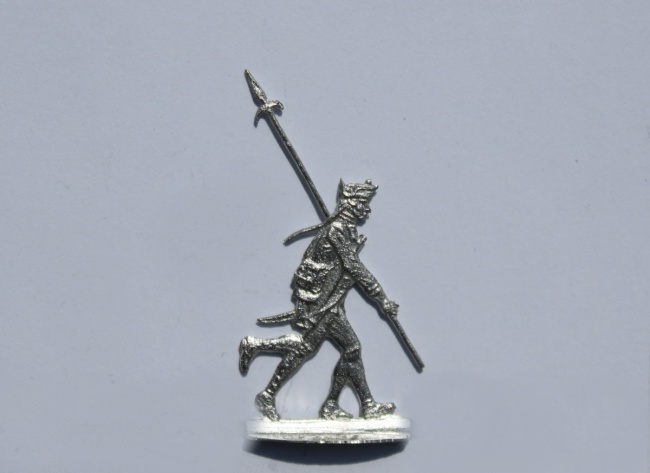 Musketier, Sergeant mit Kurzgewehr stürmend/Marsch